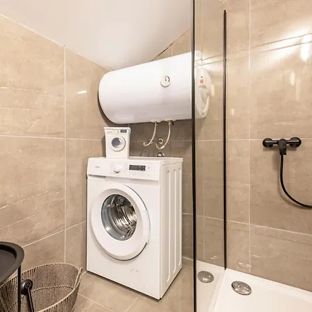 2 Bedroom Gorgeous In Jasenice Apartment