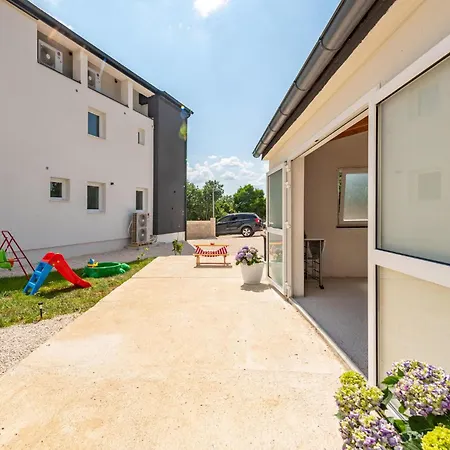 2 Bedroom Gorgeous In Jasenice *