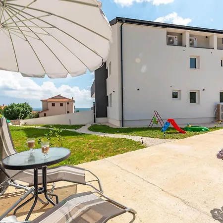 2 Bedroom Gorgeous In Jasenice